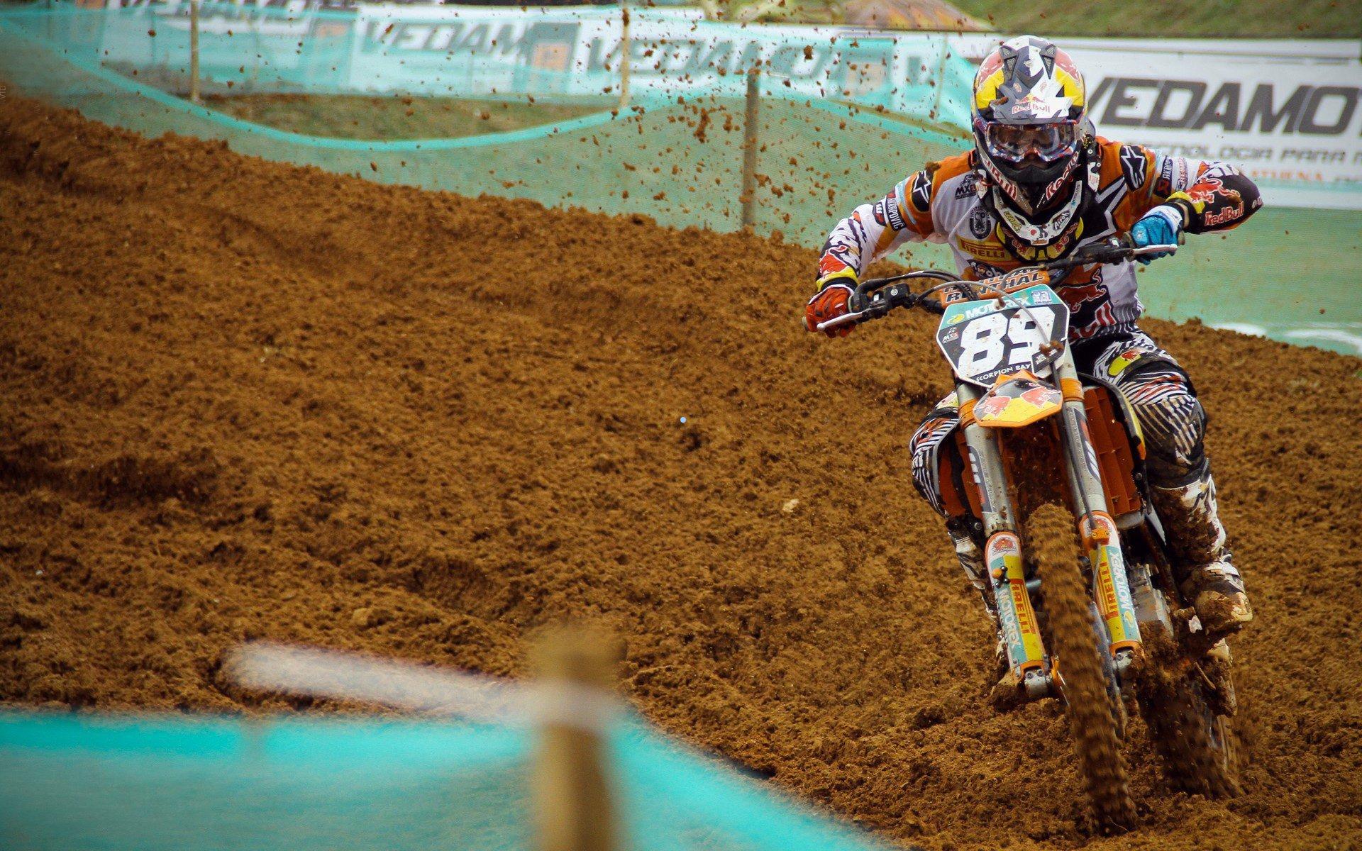 体彩官方彩票开奖：黄色潜水艇半场陷被动，巴萨客场一球领先掌握先机